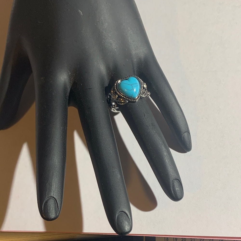 Turquoise Heart Silver toneRing.
Size 6